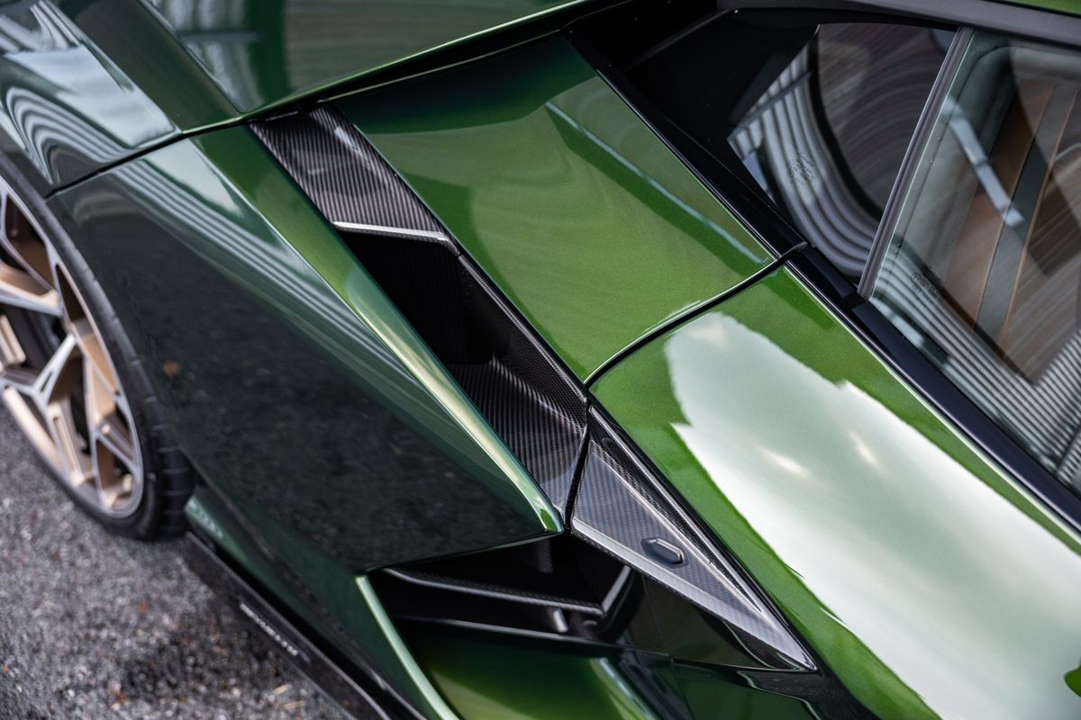 2024 Lamborghini Revuelto