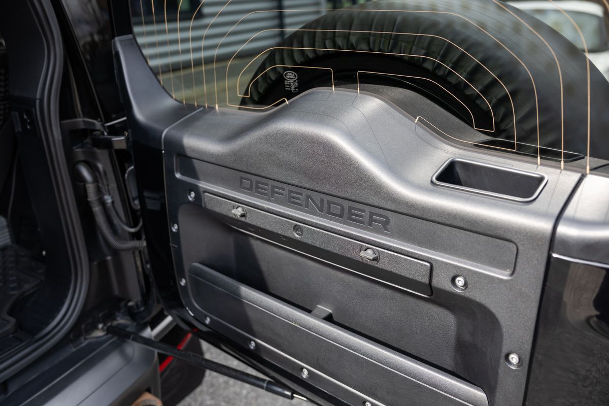 2022 Land Rover Defender 90 V8 Carpathian Edition