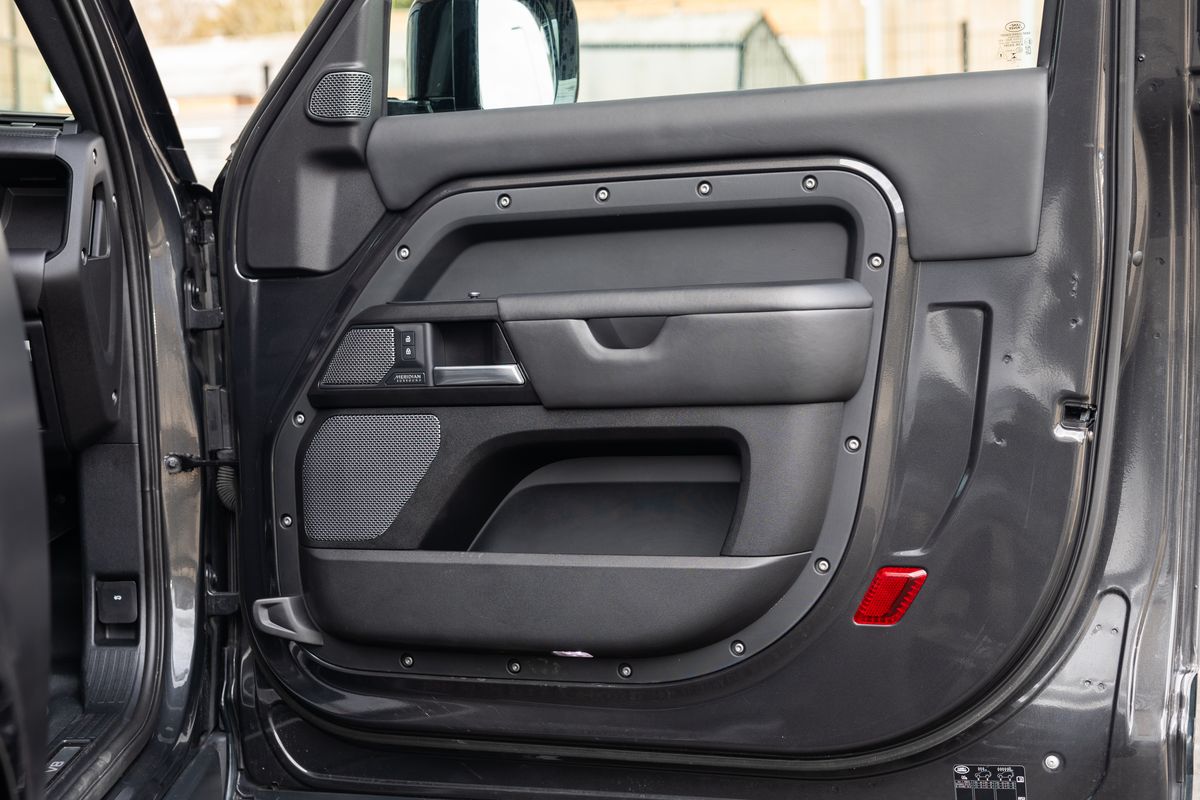 2022 Land Rover Defender 90 V8 Carpathian Edition