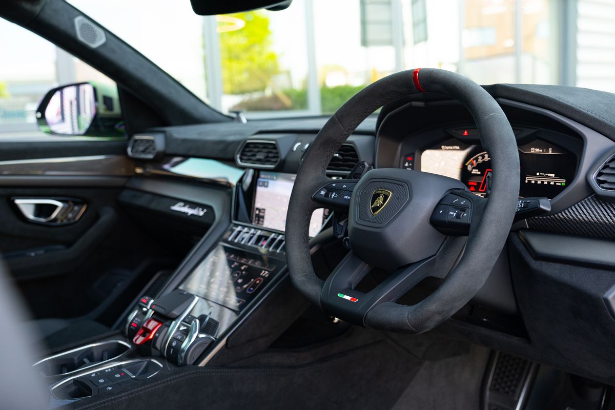 2024 Lamborghini Urus Performante