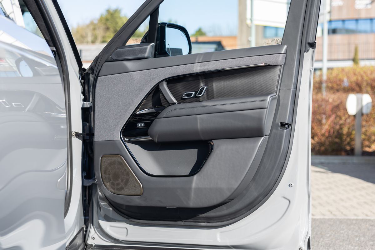 2025 Land Rover Range Rover Sport SV