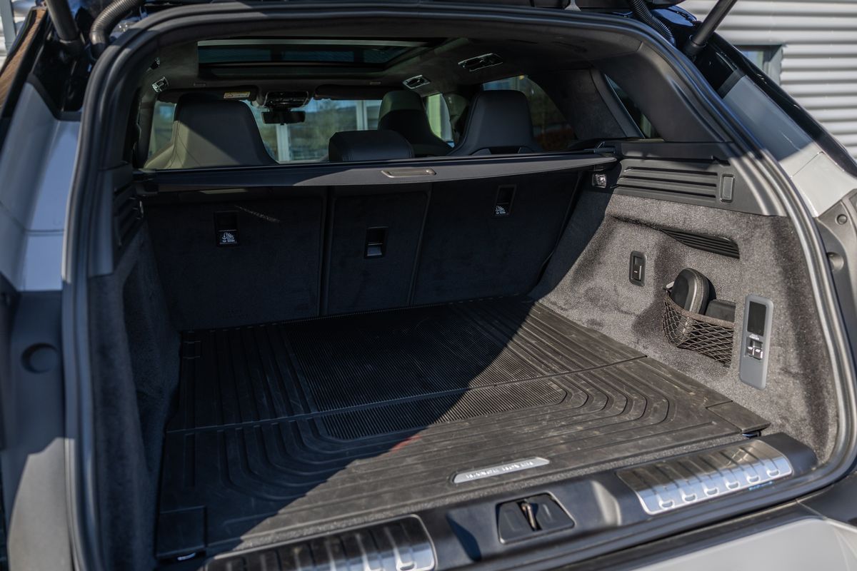 2025 Land Rover Range Rover Sport SV