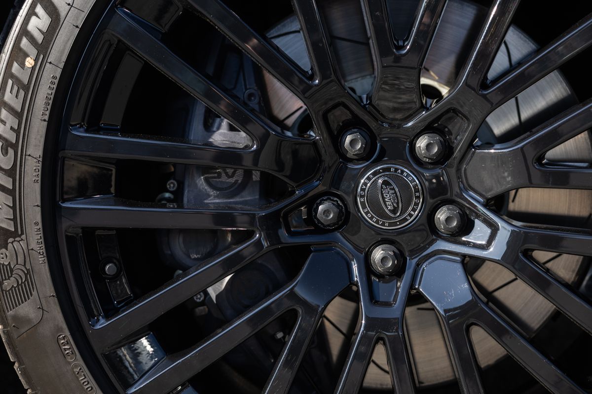2025 Land Rover Range Rover Sport SV