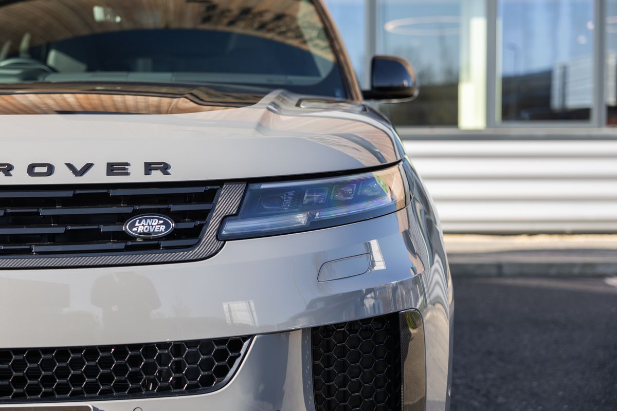 2025 Land Rover Range Rover Sport SV