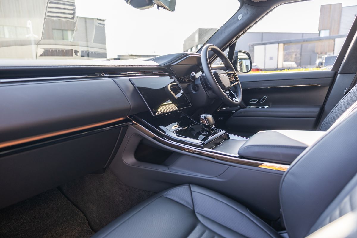 2025 Land Rover Range Rover Sport SV