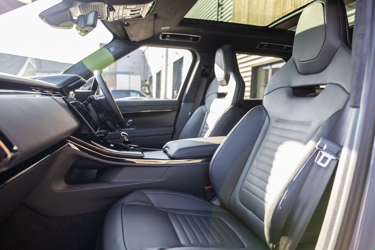 2025 Land Rover Range Rover Sport SV