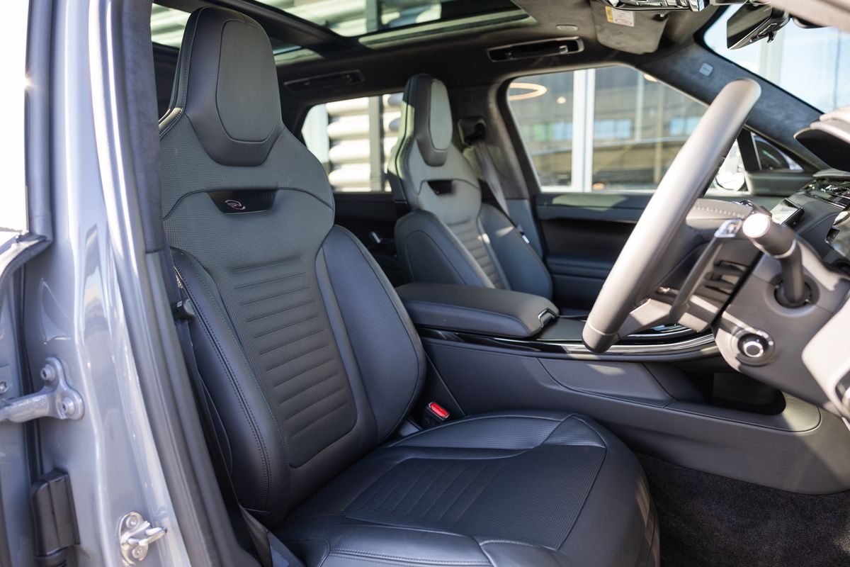 2025 Land Rover Range Rover Sport SV