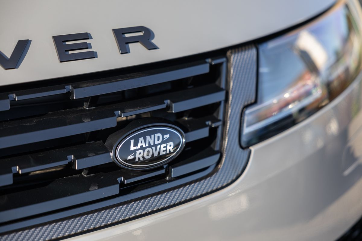2025 Land Rover Range Rover Sport SV