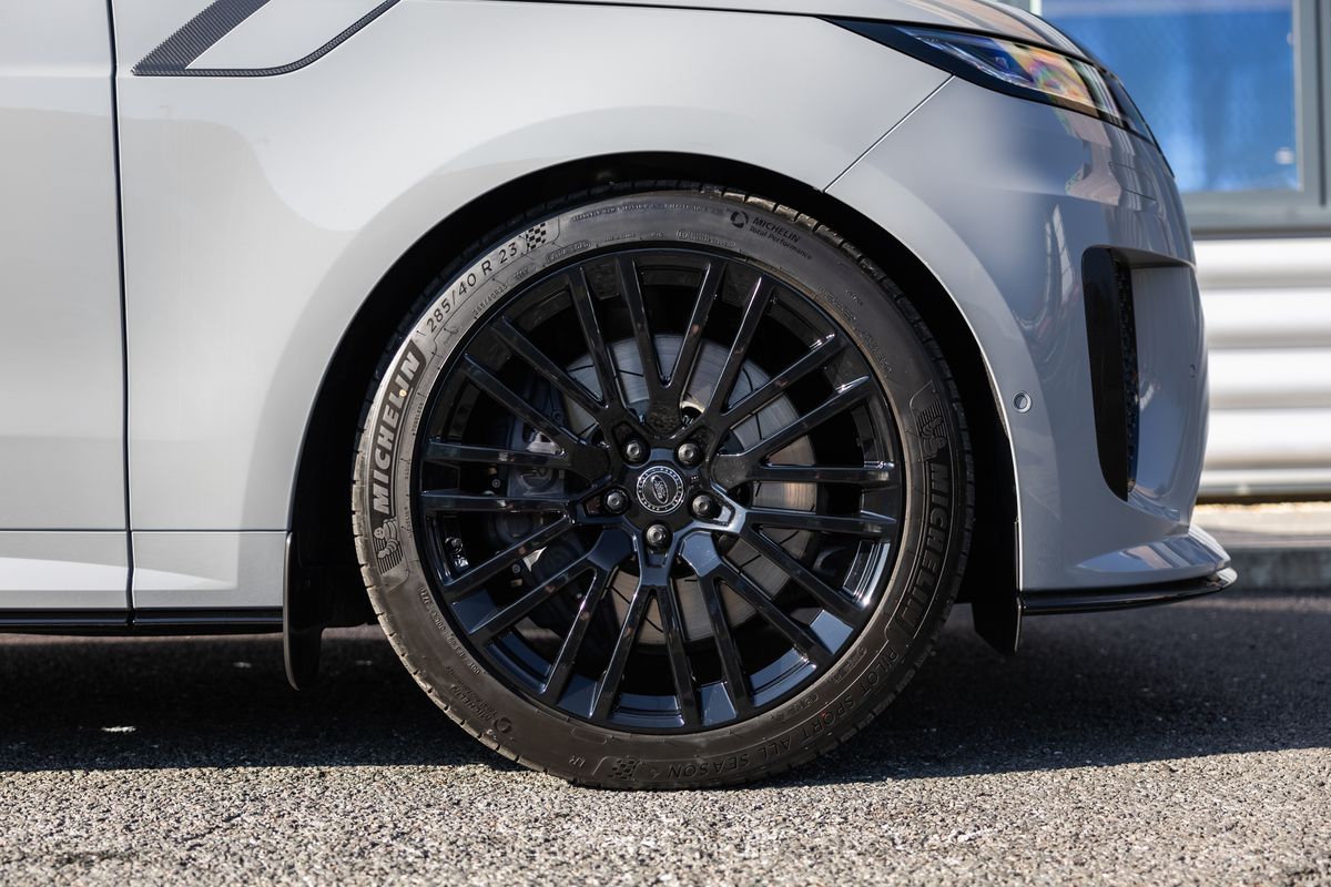 2025 Land Rover Range Rover Sport SV
