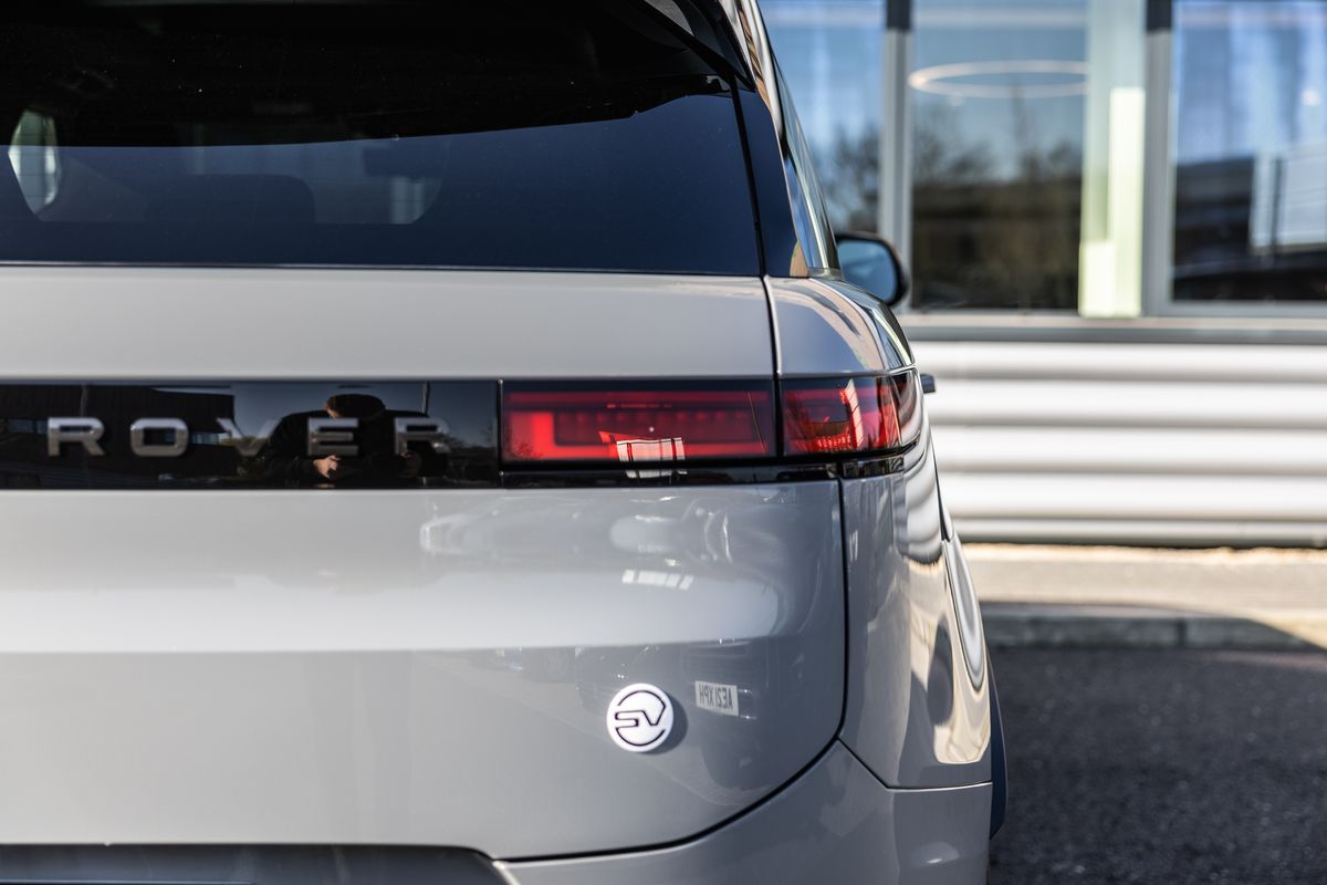 2025 Land Rover Range Rover Sport SV