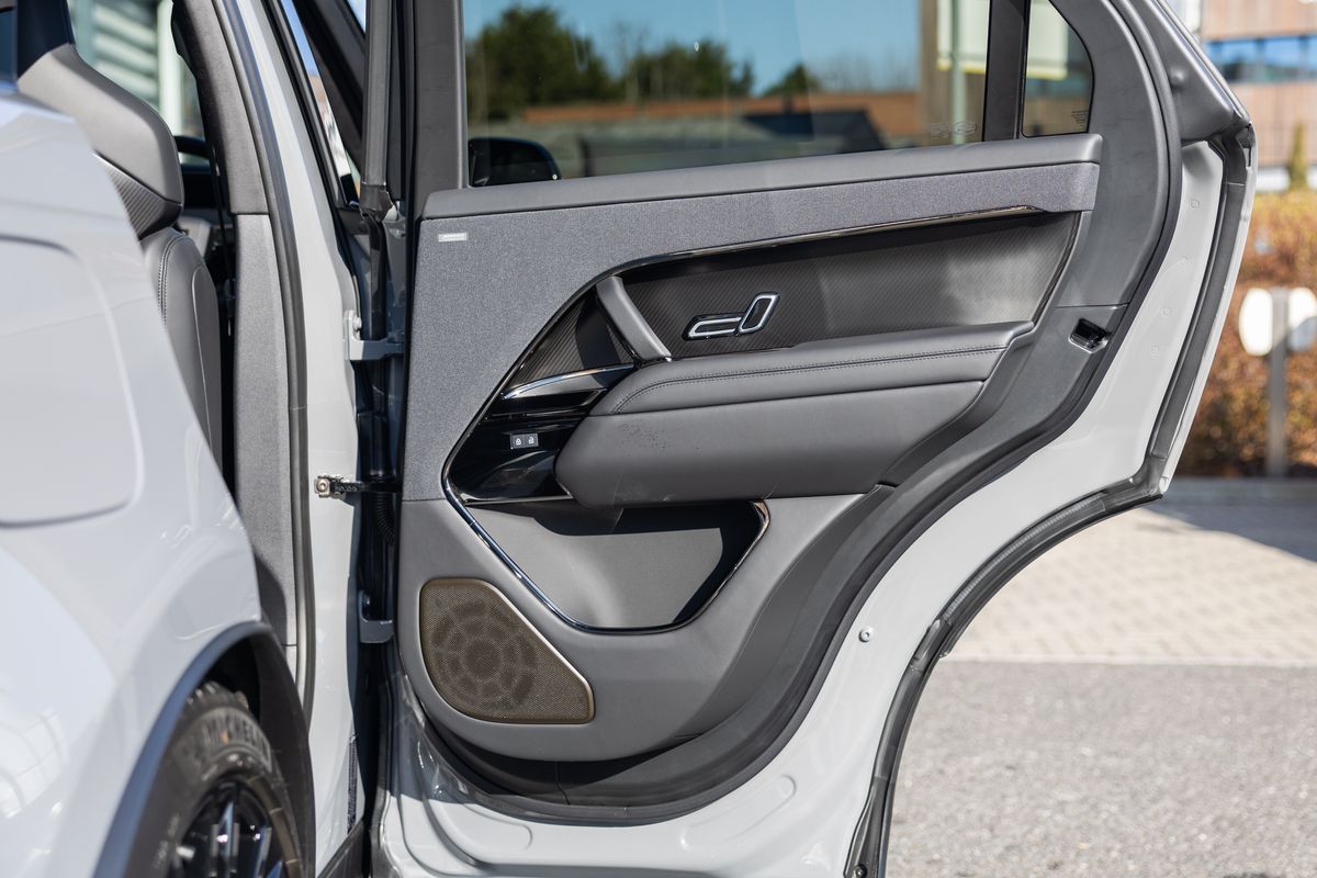 2025 Land Rover Range Rover Sport SV