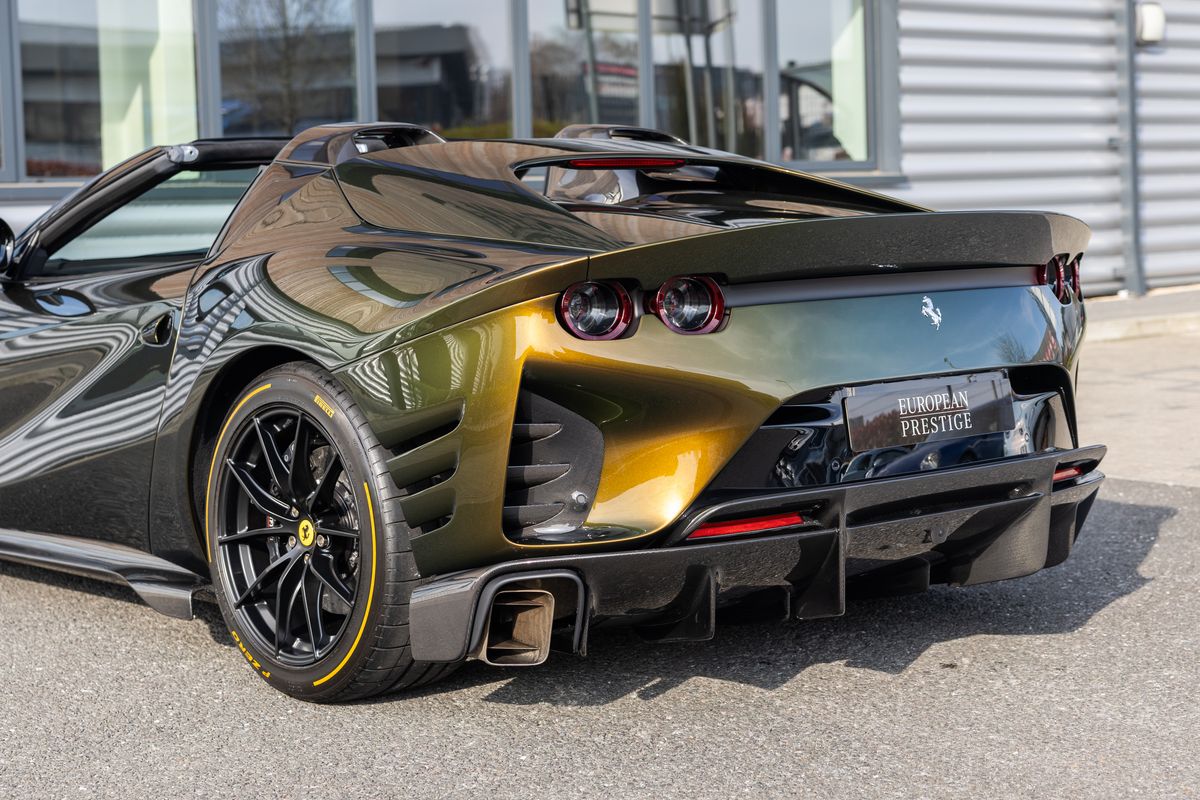 2024 Ferrari 812 Competizione Aperta