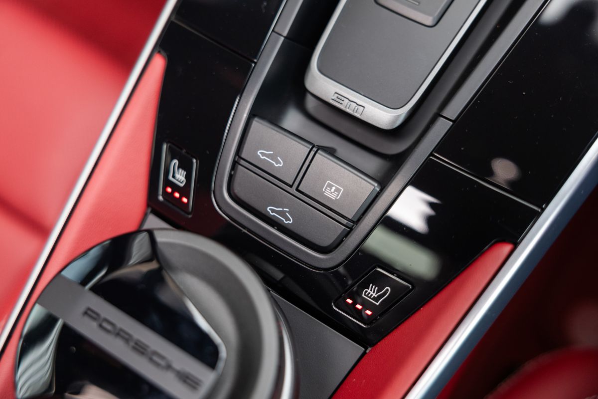 2024 Porsche 911 (992) Turbo S