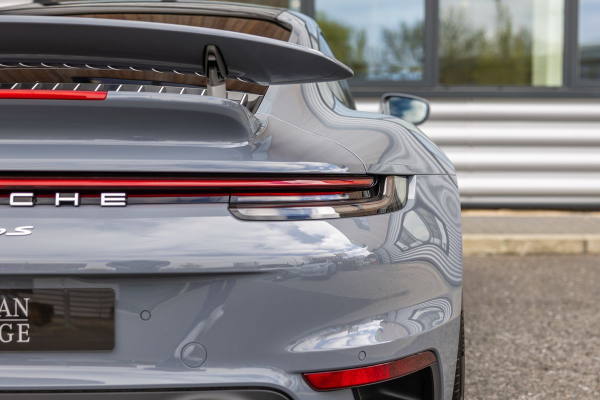 2024 Porsche 911 (992) Turbo S