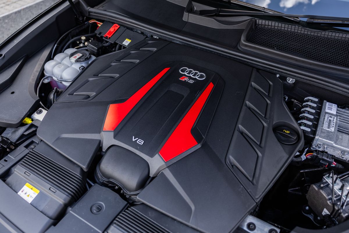 2023 Audi RSQ8 Carbon Black