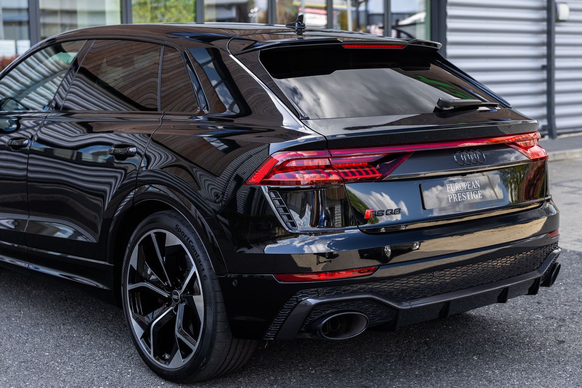 2023 Audi RSQ8 Carbon Black