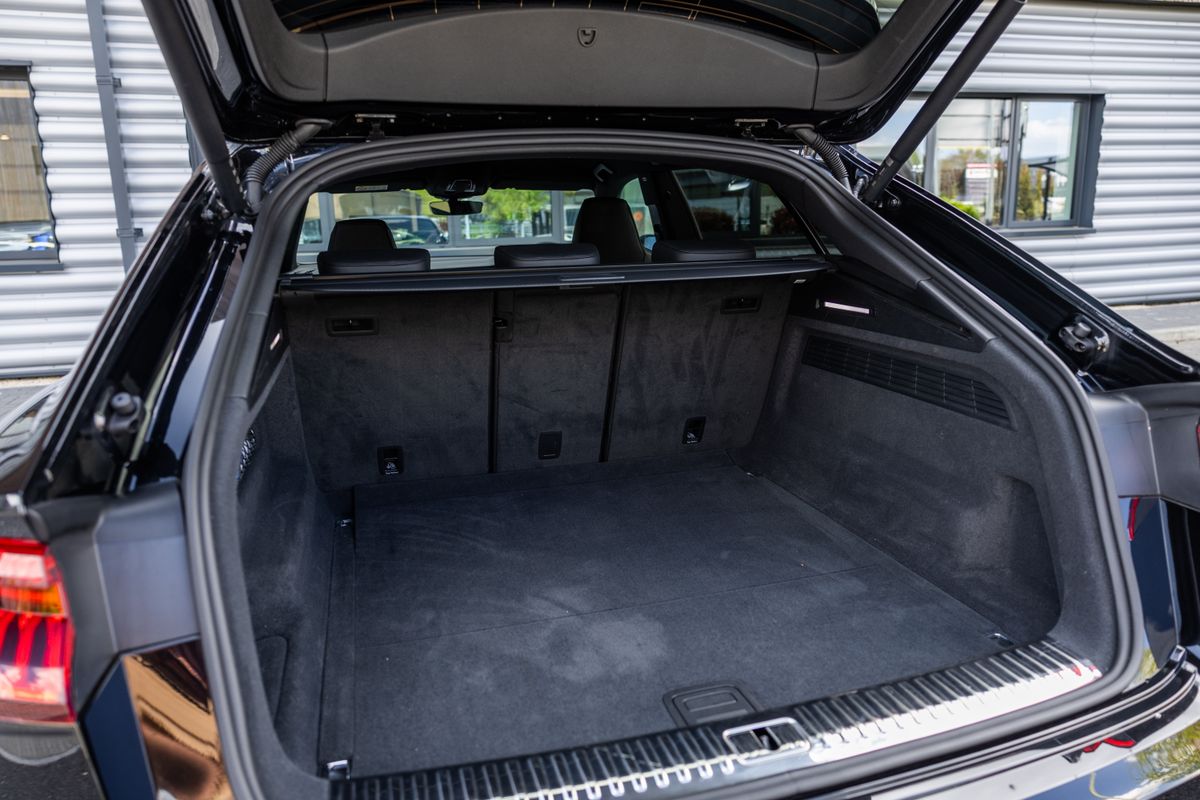 2023 Audi RSQ8 Carbon Black