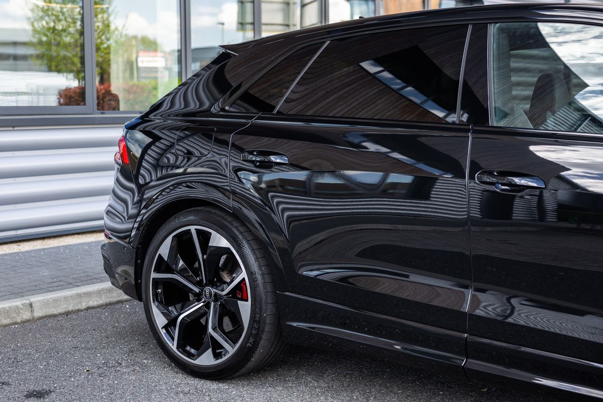 2023 Audi RSQ8 Carbon Black