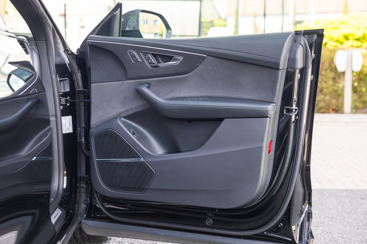 2023 Audi RSQ8 Carbon Black