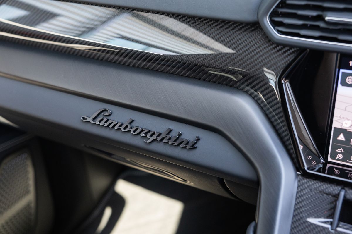 2024 Lamborghini Urus S