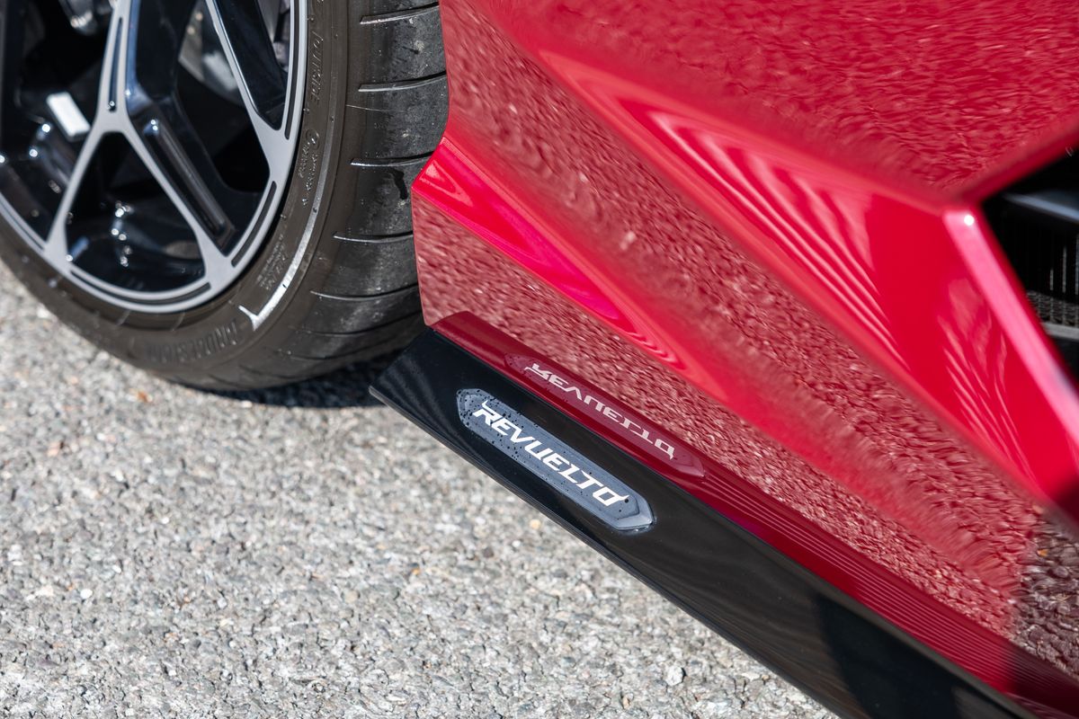 2024 Lamborghini Revuelto