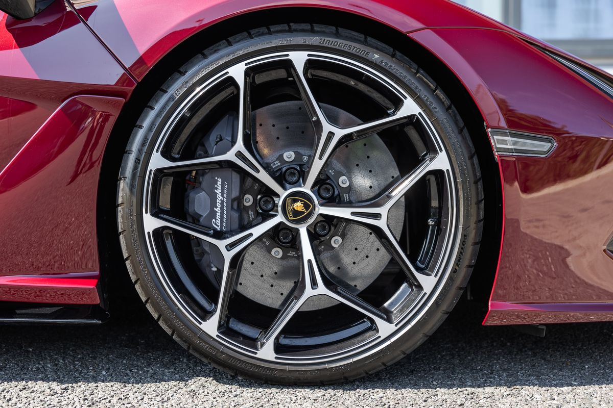 2024 Lamborghini Revuelto