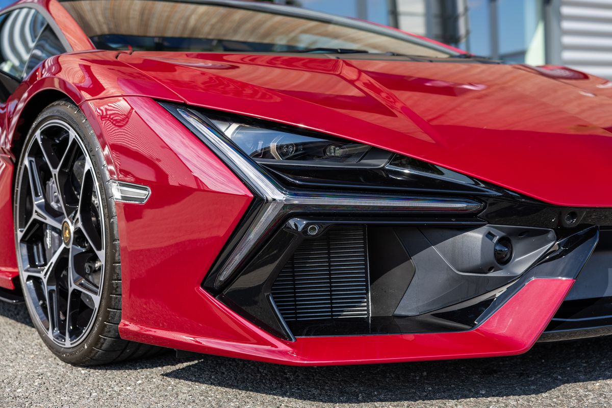 2024 Lamborghini Revuelto
