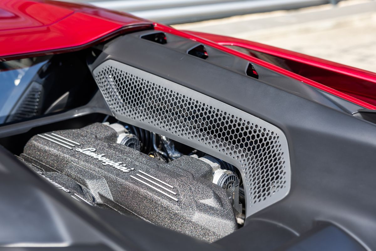 2024 Lamborghini Revuelto