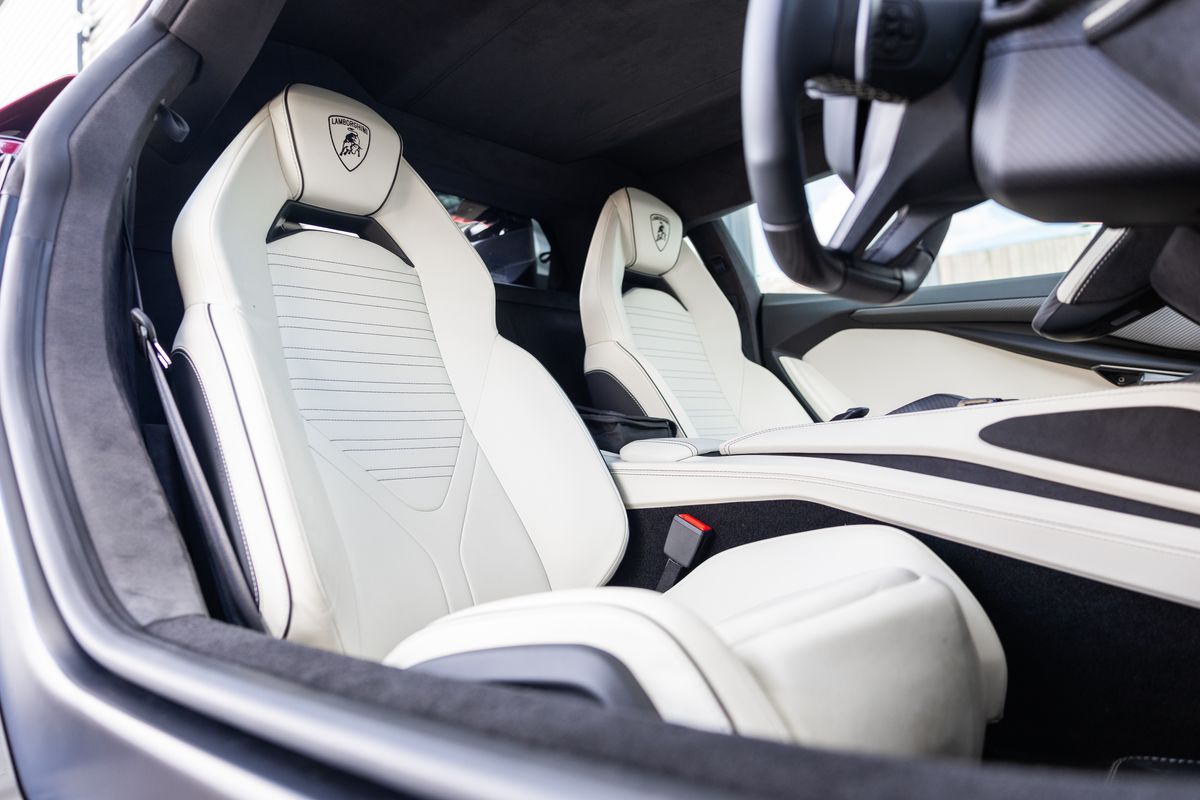 2024 Lamborghini Revuelto