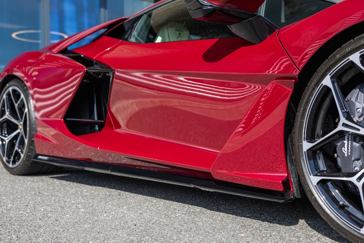 2024 Lamborghini Revuelto