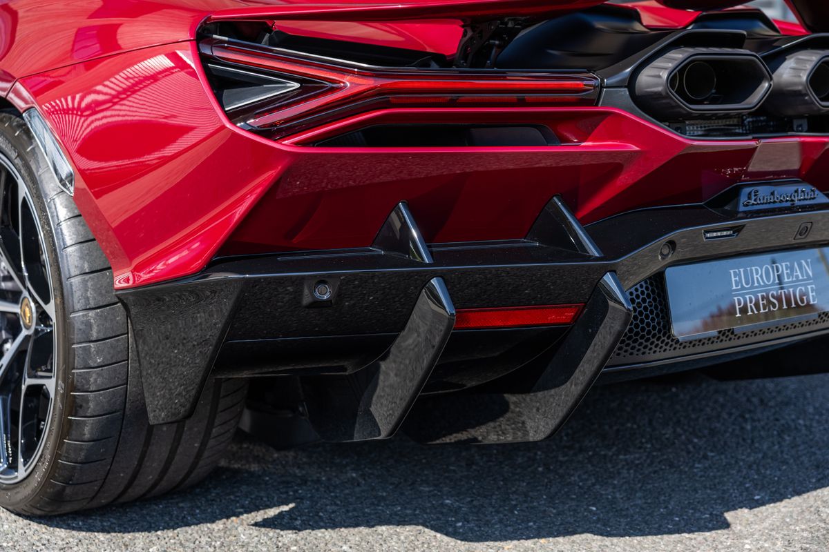 2024 Lamborghini Revuelto