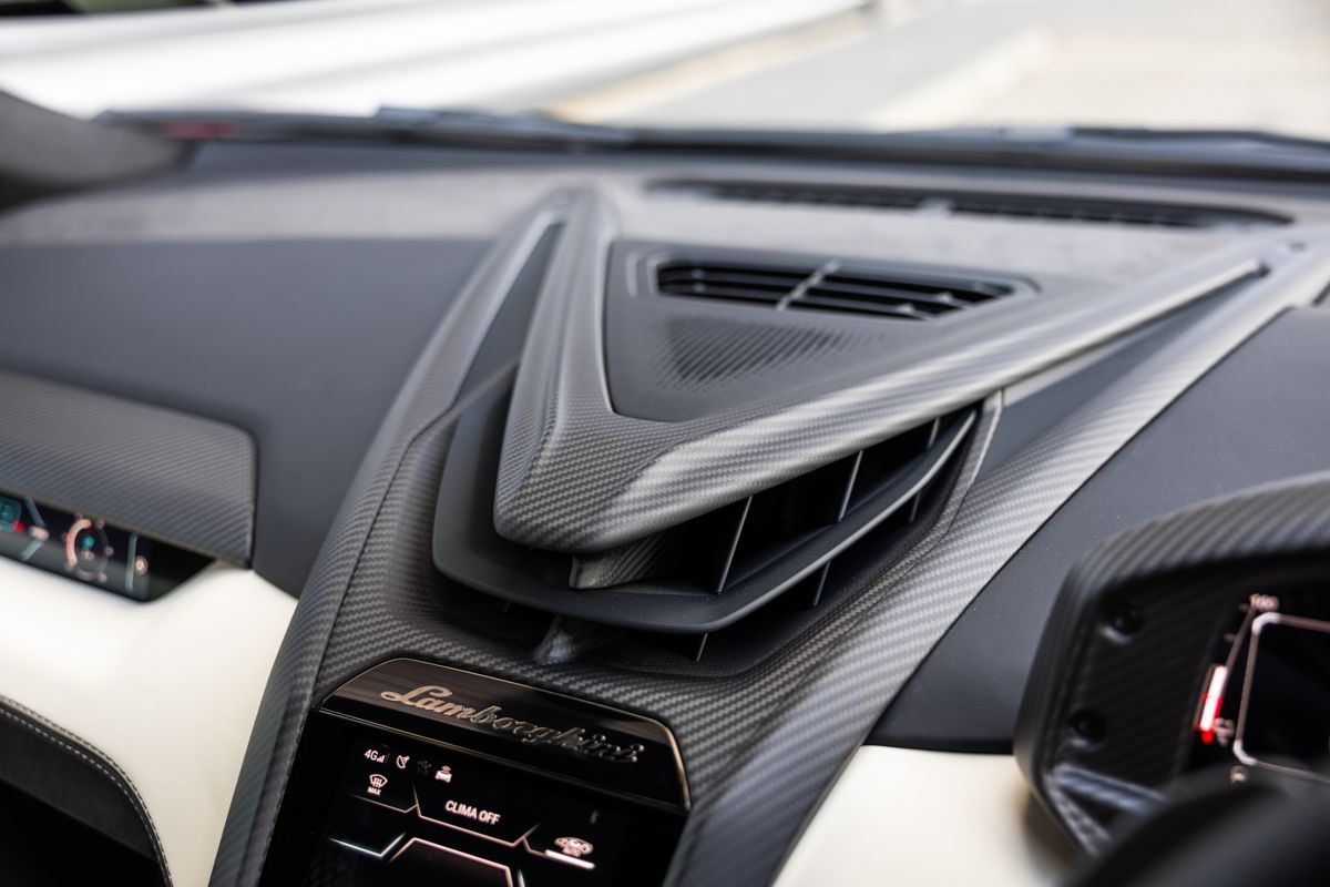 2024 Lamborghini Revuelto