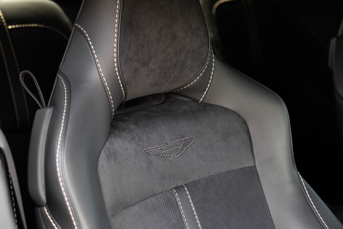 2022 Aston Martin DB11 V8