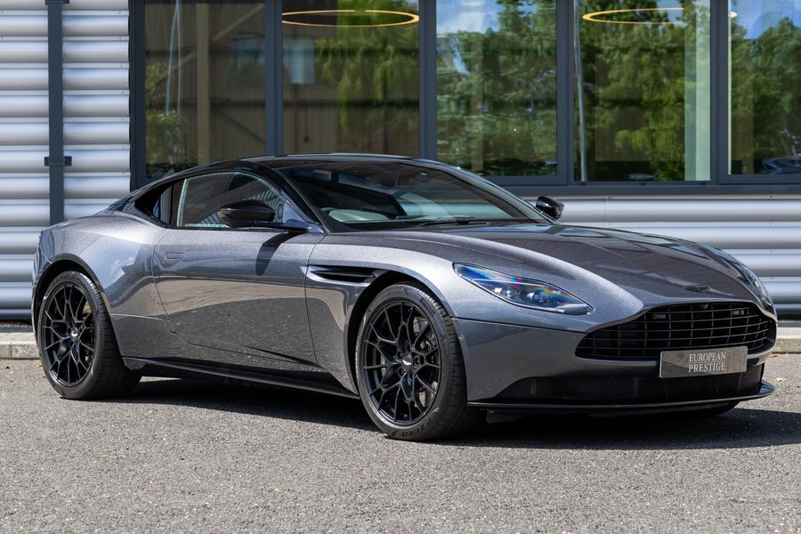 Aston Martin DB11 V8