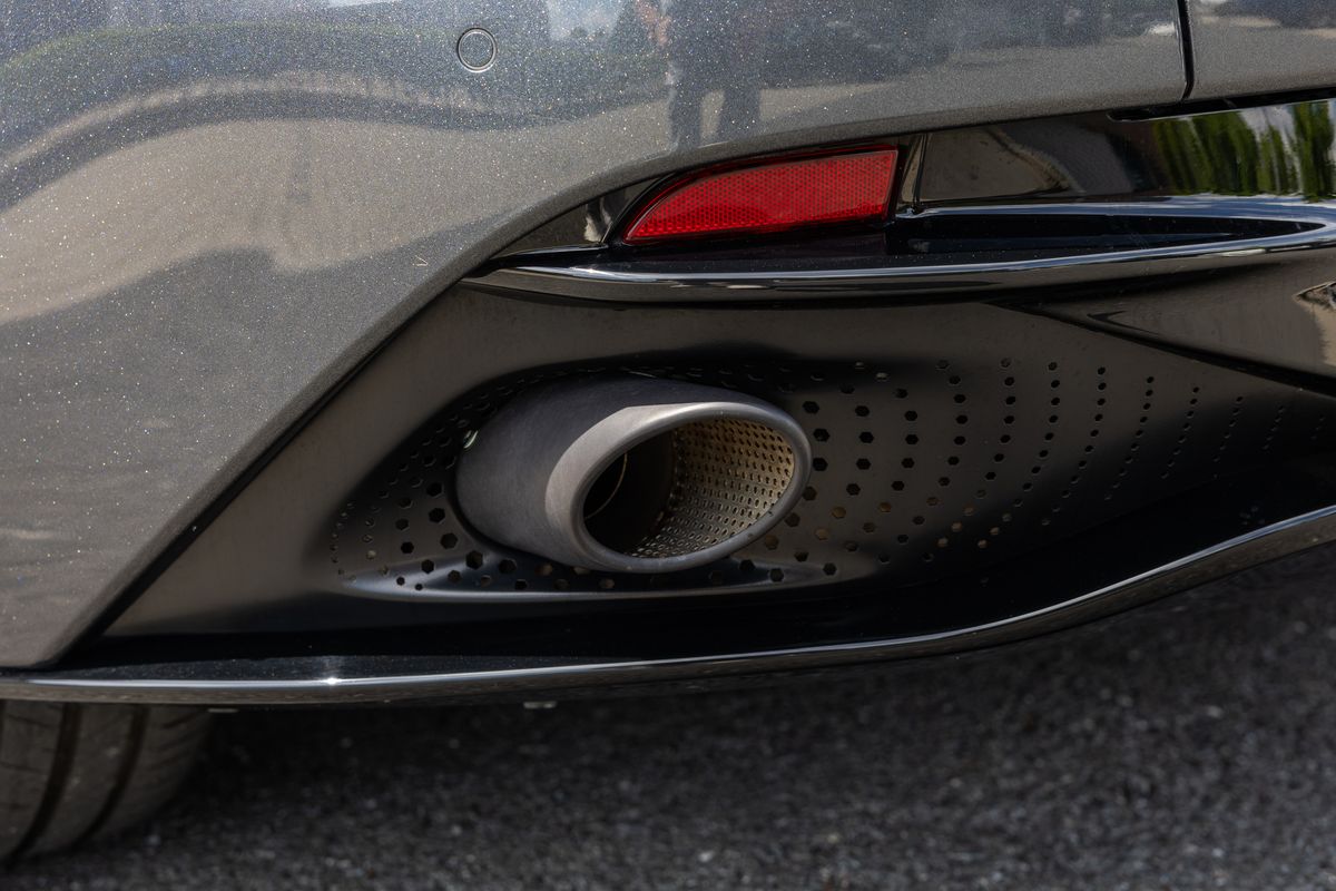 2022 Aston Martin DB11 V8