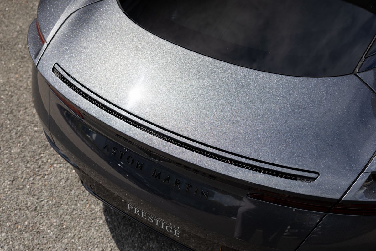 2022 Aston Martin DB11 V8