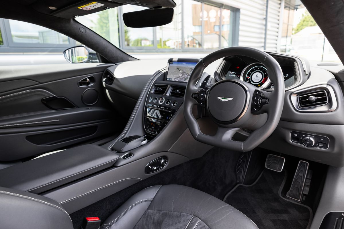 2022 Aston Martin DB11 V8