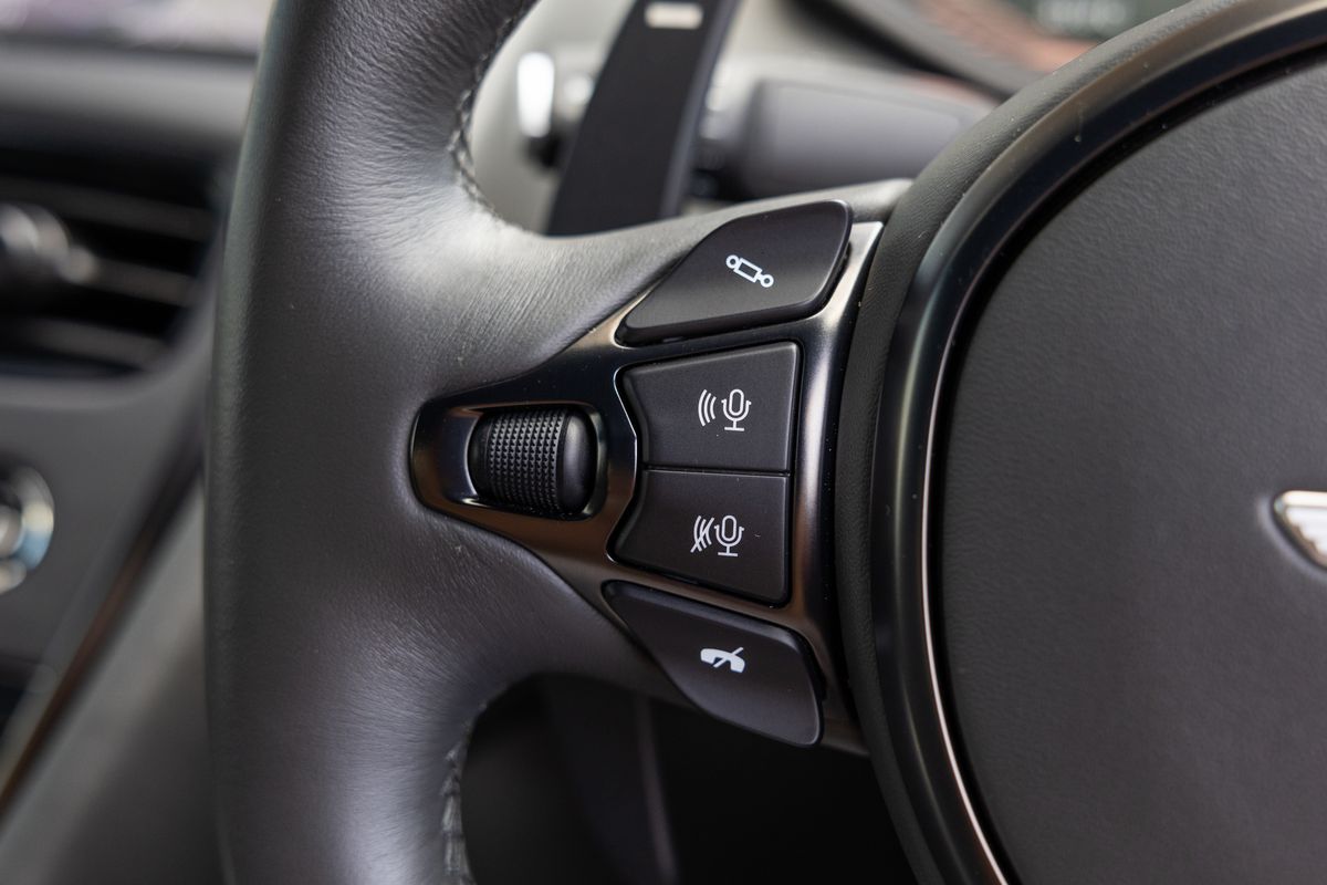 2022 Aston Martin DB11 V8