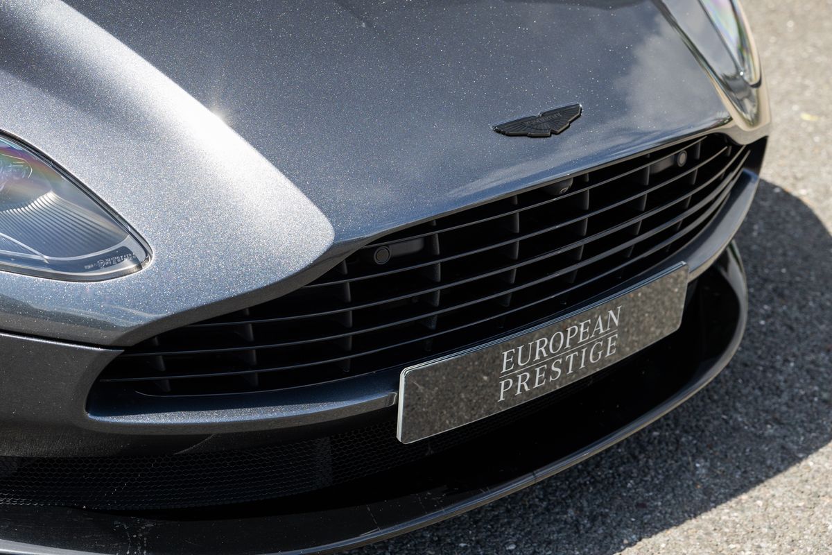 2022 Aston Martin DB11 V8