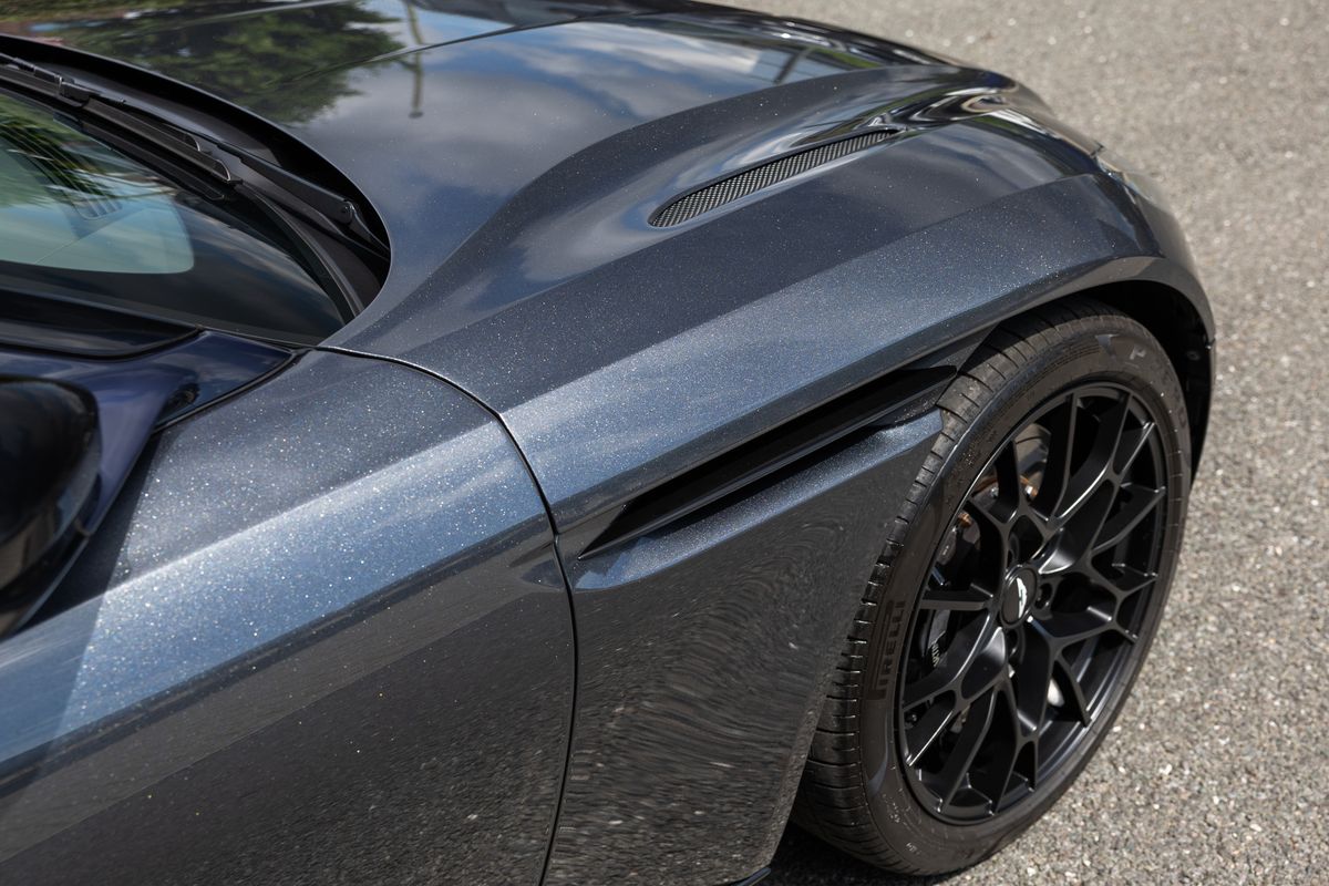 2022 Aston Martin DB11 V8