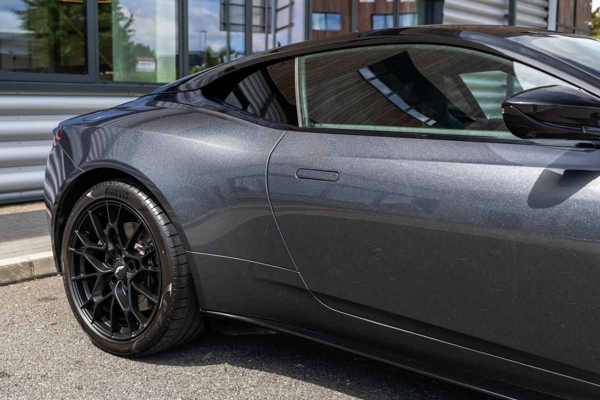 2022 Aston Martin DB11 V8
