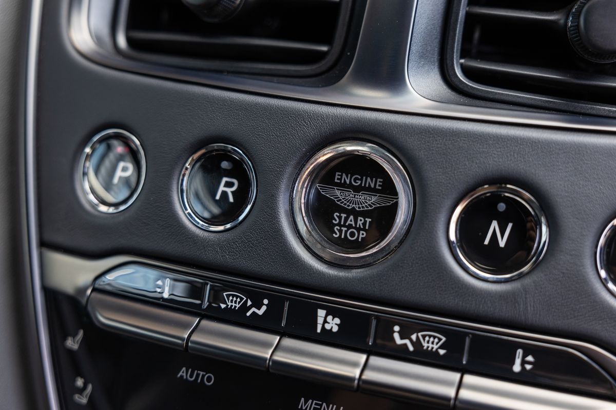 2022 Aston Martin DB11 V8