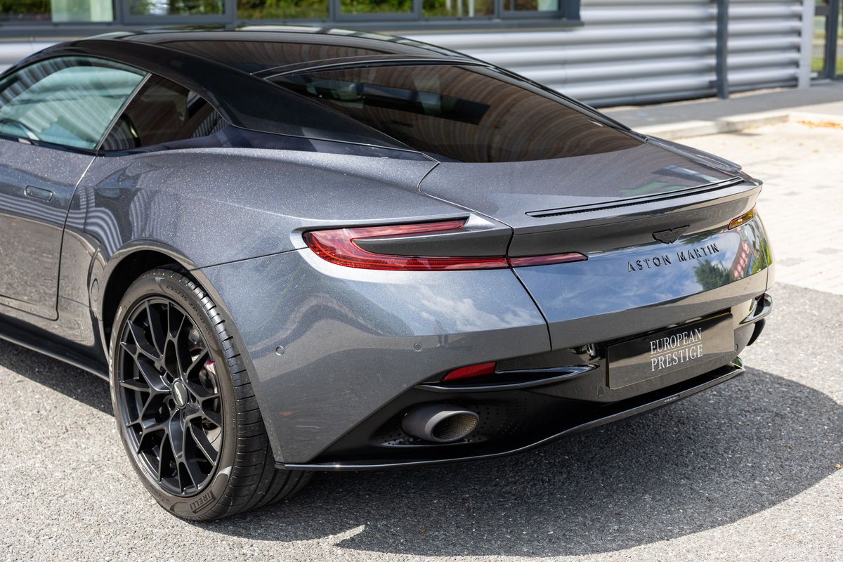 2022 Aston Martin DB11 V8