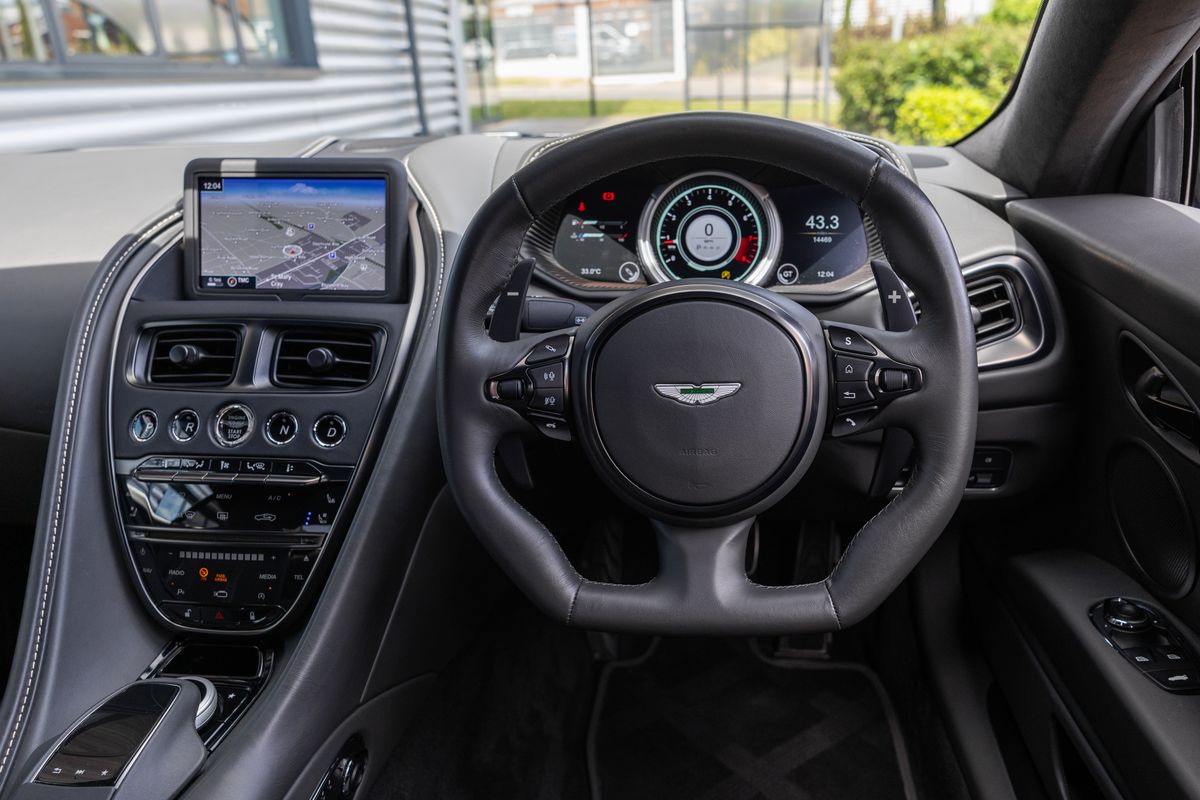 2022 Aston Martin DB11 V8