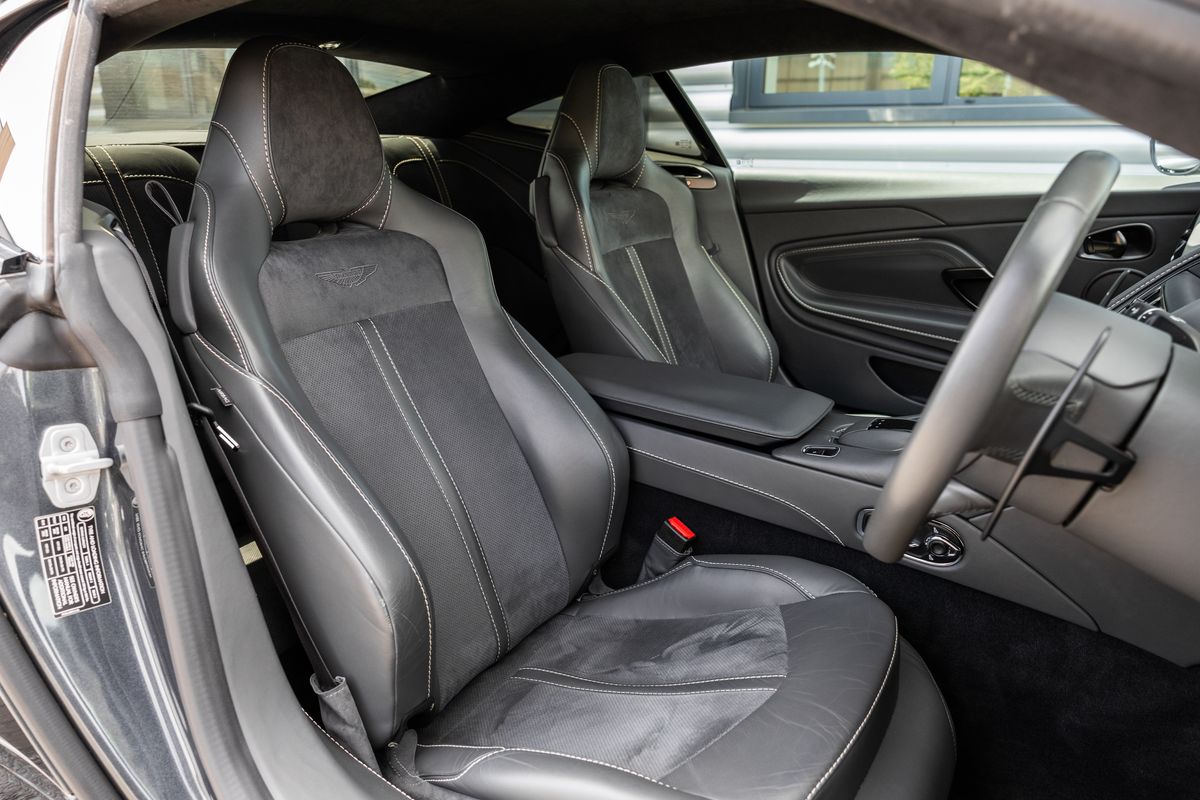 2022 Aston Martin DB11 V8