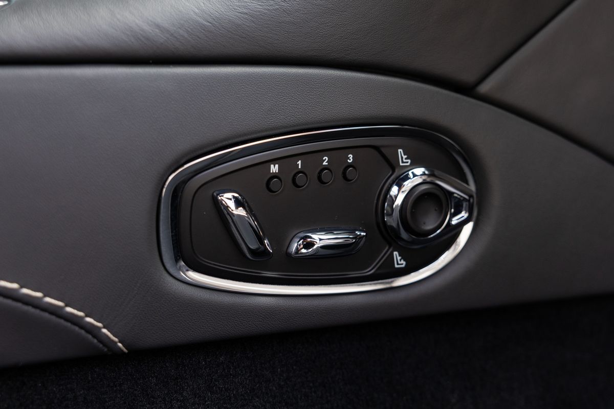 2022 Aston Martin DB11 V8