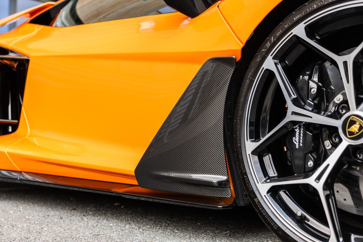 2024 Lamborghini Revuelto
