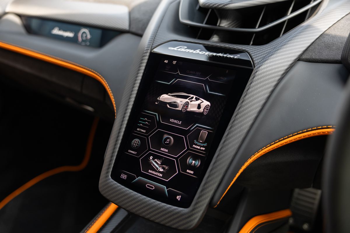 2024 Lamborghini Revuelto
