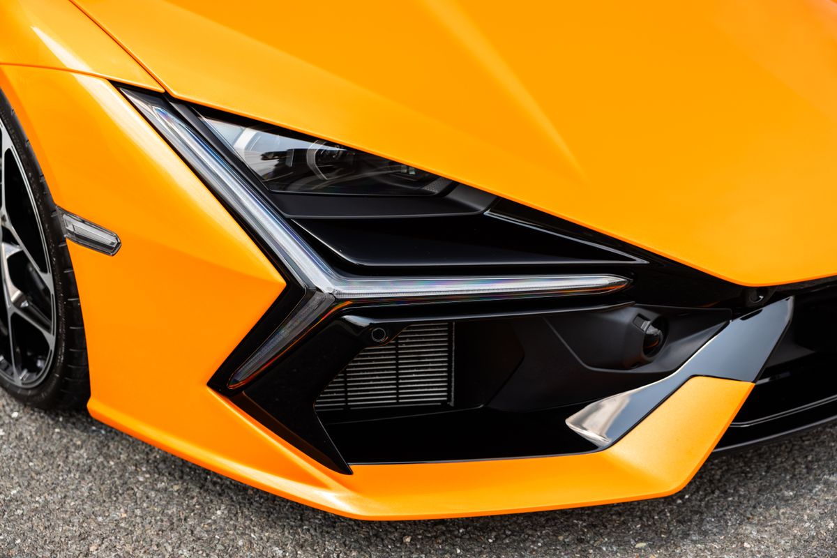 2024 Lamborghini Revuelto