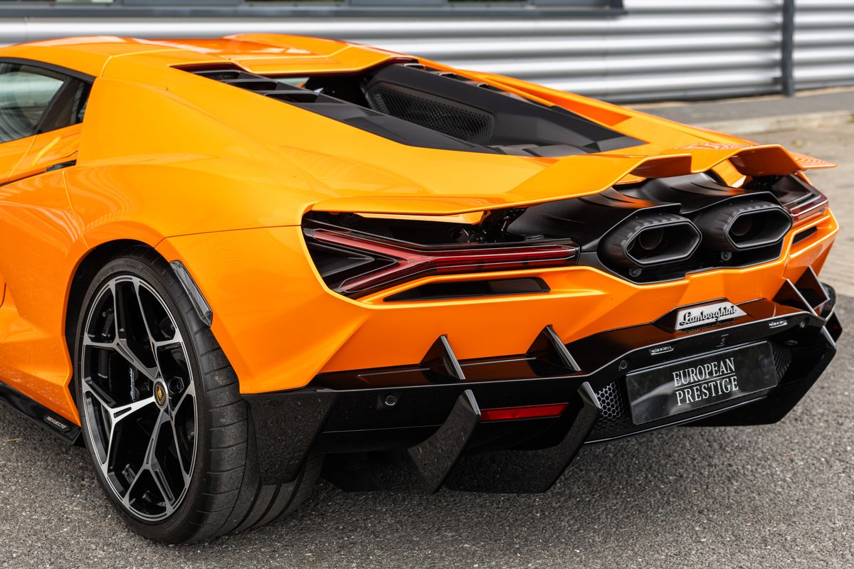 2024 Lamborghini Revuelto
